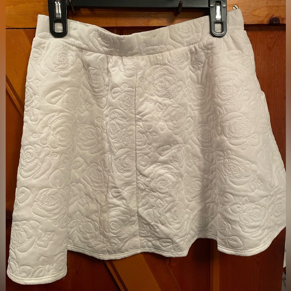 Joe B white skater skirt. Size large. New with tags